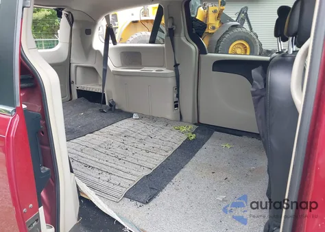 2016 Chrysler Town & Country Touring from USA, damaged, VIN 2C4RC1BG1GR165473